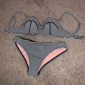 BLACK AND WHITE STRIPE BATHING SUIT